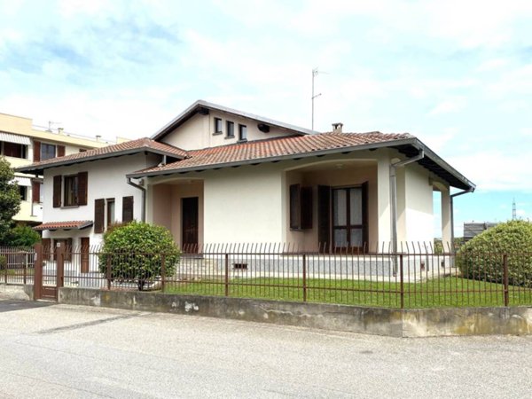 casa indipendente in vendita a Trino