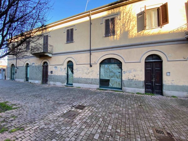 negozio in vendita a Trino