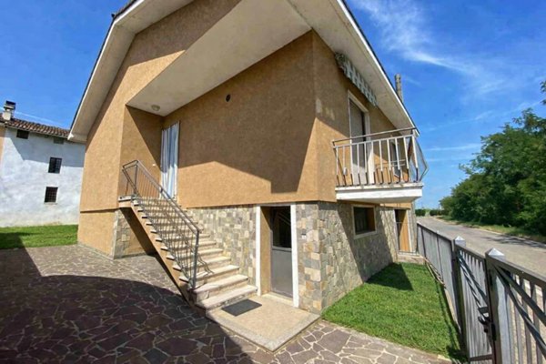 casa indipendente in vendita a Trino in zona Robella