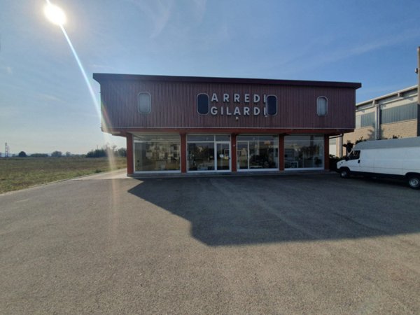 locale di sgombero in vendita a Trino in zona Robella