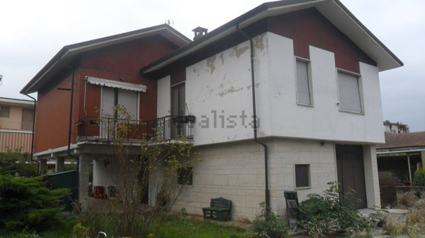 casa indipendente in vendita a Trino