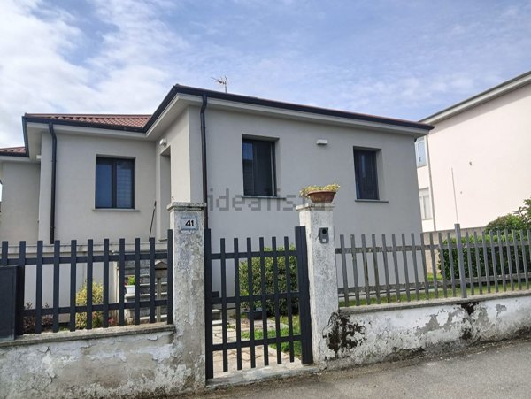 casa indipendente in vendita a Trino