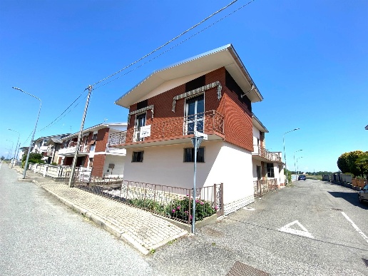 casa indipendente in vendita a Trino