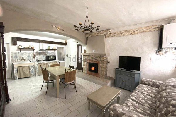 casa semindipendente in vendita a Trino