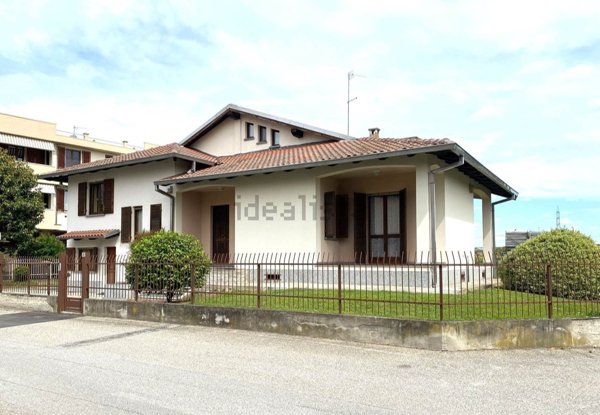 casa indipendente in vendita a Trino