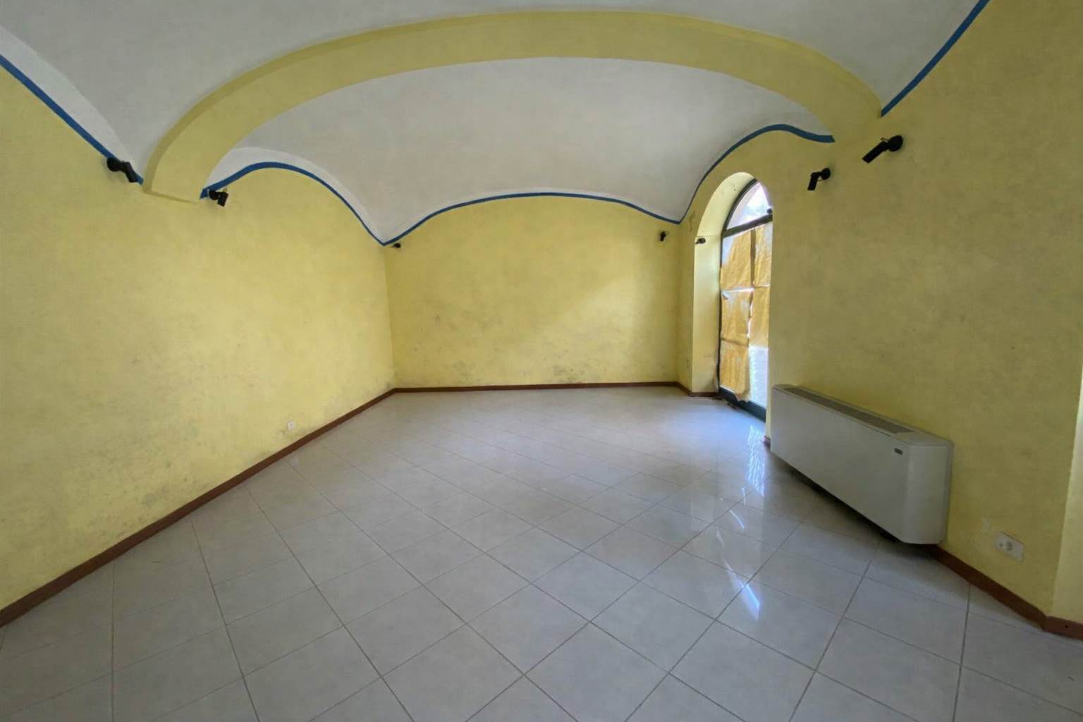 negozio in vendita a Trino