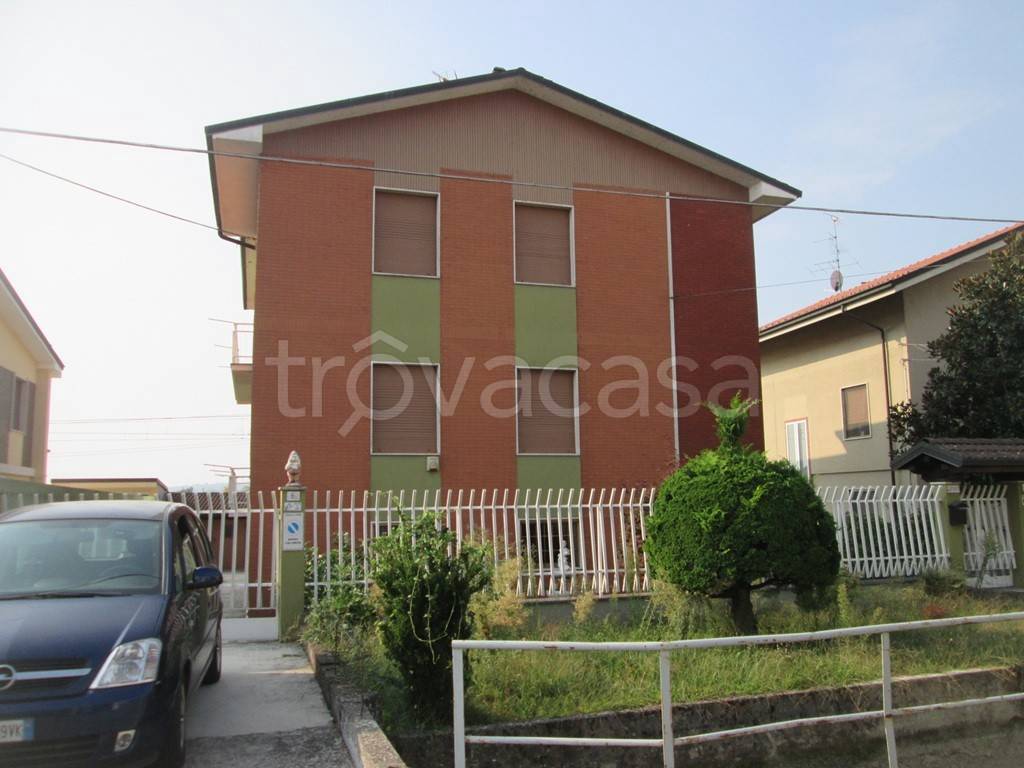 casa indipendente in vendita a Trino