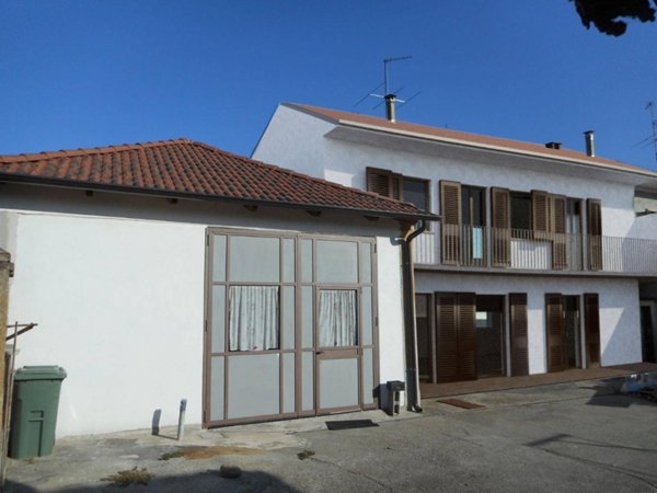 casa indipendente in vendita a Tronzano Vercellese