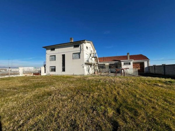 casa indipendente in vendita a Tronzano Vercellese