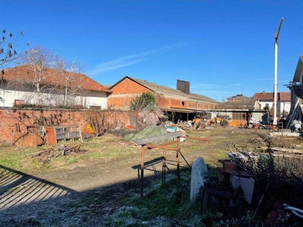 locale di sgombero in vendita a Tronzano Vercellese