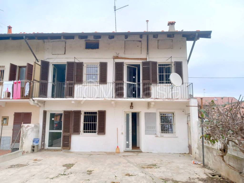 casa indipendente in vendita a Tronzano Vercellese