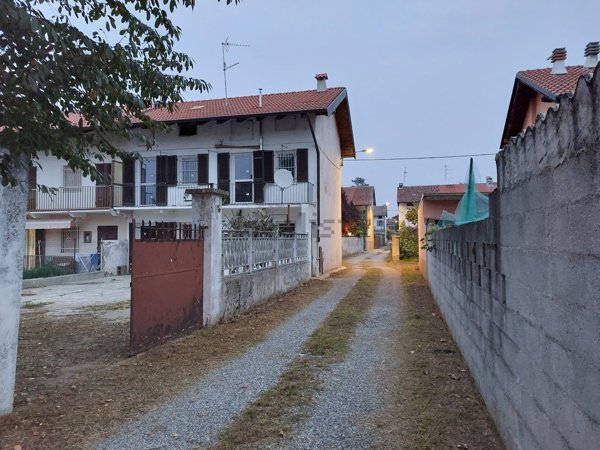 casa indipendente in vendita a Tronzano Vercellese