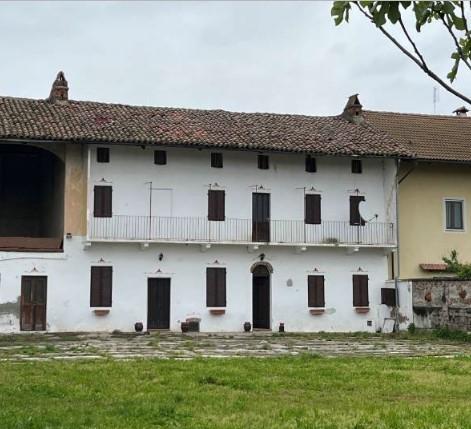 pentavano in vendita a Tronzano Vercellese in zona Salomino