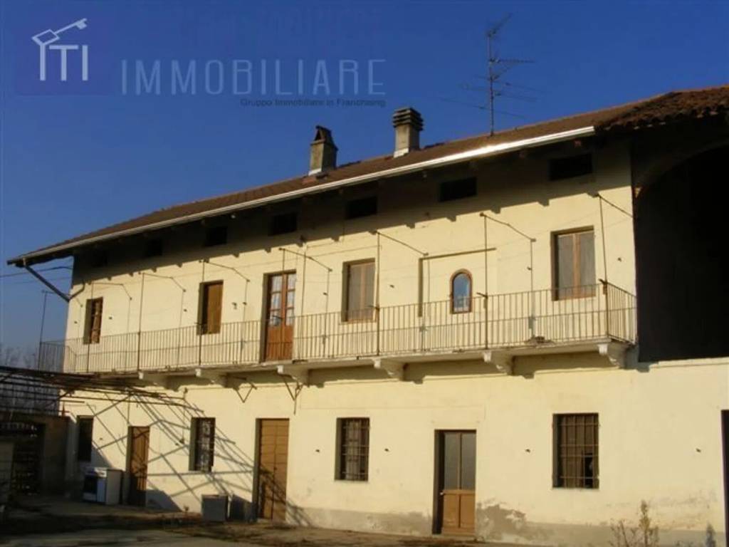 casa indipendente in vendita a Tronzano Vercellese