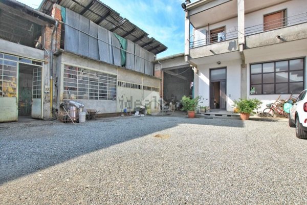 locale di sgombero in vendita a Tronzano Vercellese