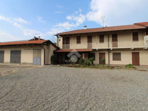 casa indipendente in vendita a Tronzano Vercellese