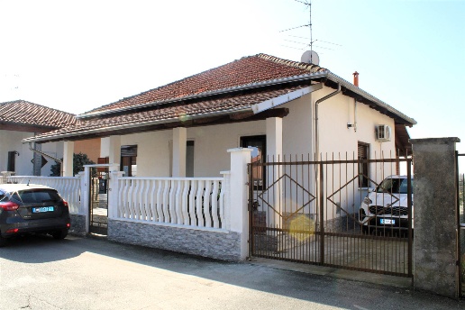 casa indipendente in vendita a Tronzano Vercellese