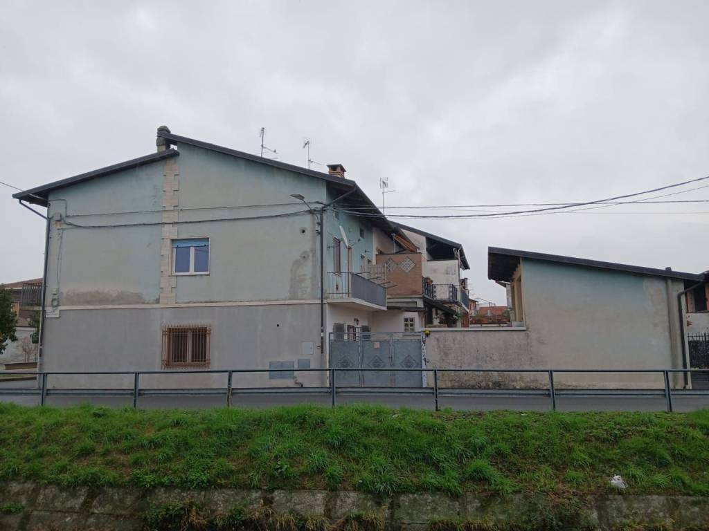 casa indipendente in vendita a Tronzano Vercellese