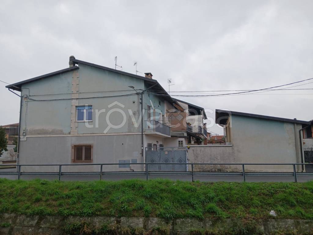 casa indipendente in vendita a Tronzano Vercellese