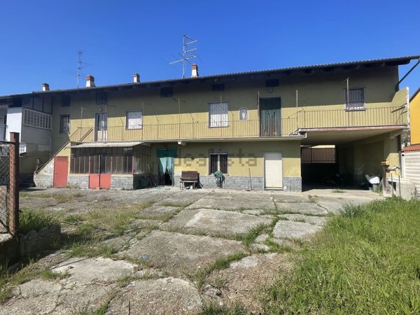 casa indipendente in vendita a Tronzano Vercellese