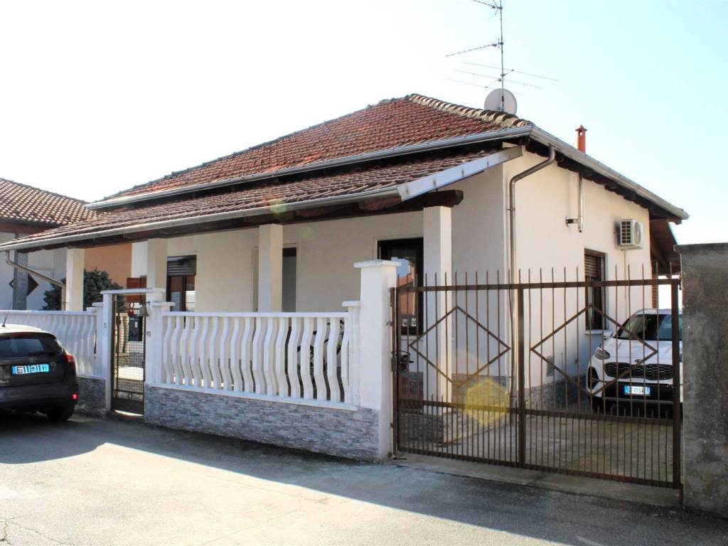 casa indipendente in vendita a Tronzano Vercellese