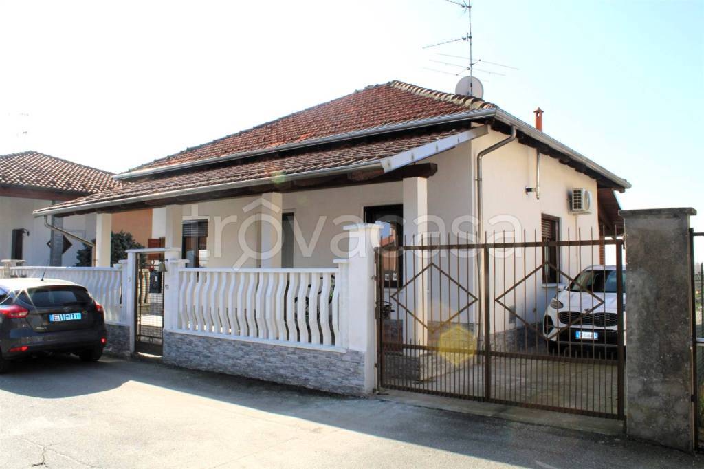 casa indipendente in vendita a Tronzano Vercellese