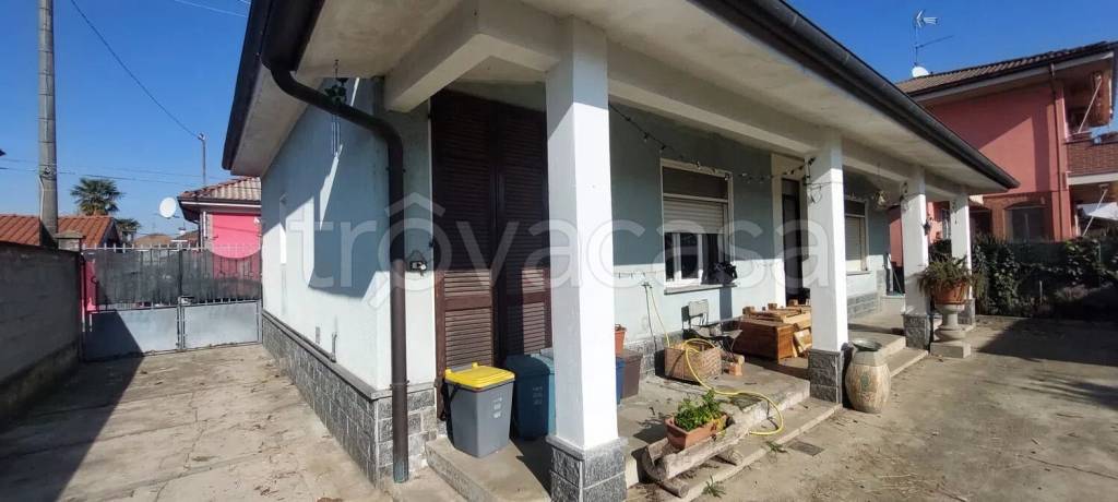 casa indipendente in vendita a Tronzano Vercellese