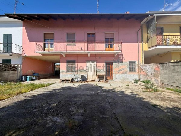 casa semindipendente in vendita a Tronzano Vercellese