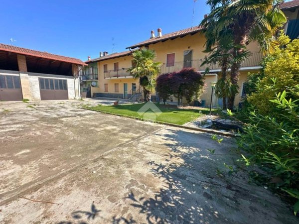 casa indipendente in vendita a Tronzano Vercellese
