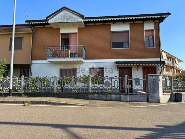 casa indipendente in vendita a Tronzano Vercellese