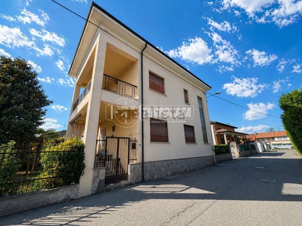 casa indipendente in vendita a Tronzano Vercellese