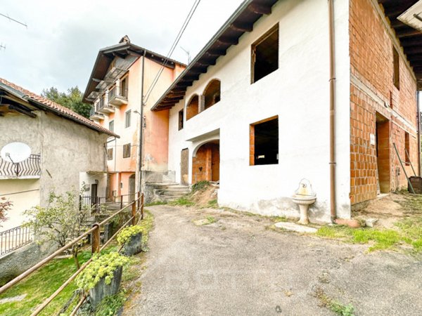 casa semindipendente in vendita a Valduggia in zona Zuccaro