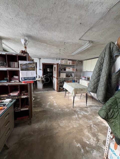 locale di sgombero in vendita a Valduggia