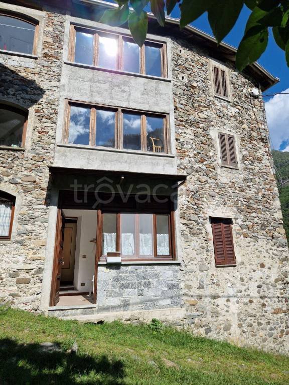 casa indipendente in vendita a Varallo in zona Morca
