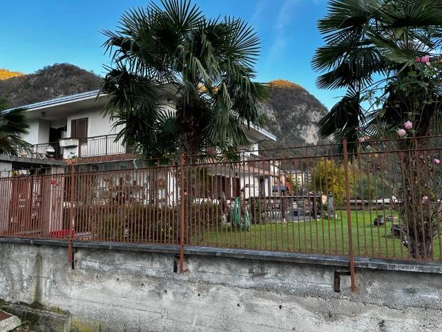 casa indipendente in vendita a Varallo