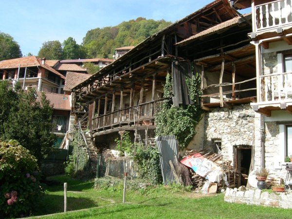 appartamento in vendita a Varallo in zona Morondo