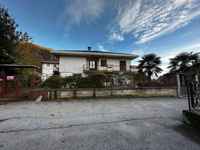 casa indipendente in vendita a Varallo