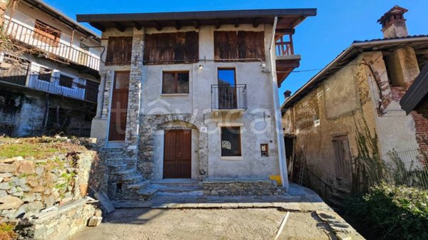 casa indipendente in vendita a Varallo in zona Dovesio