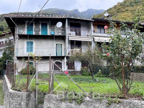 casa semindipendente in vendita a Varallo in zona Valmaggia