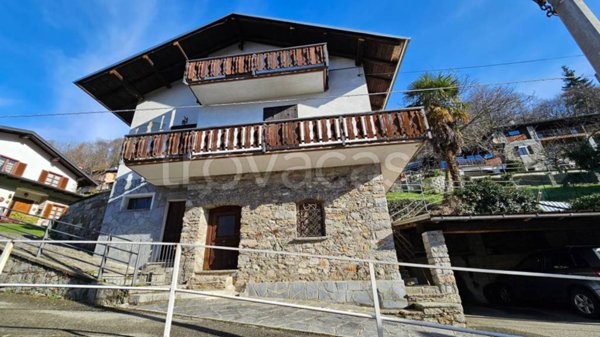 casa indipendente in vendita a Varallo in zona Sabbia