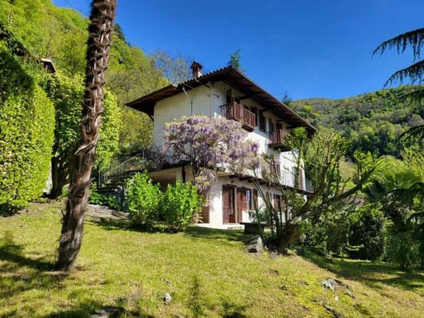 casa indipendente in vendita a Varallo