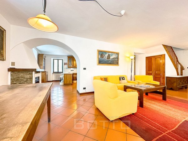 casa indipendente in vendita a Varallo in zona Valmaggia