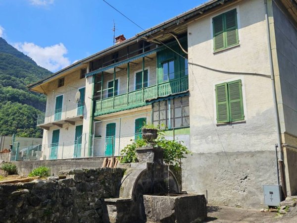 casa indipendente in vendita a Varallo in zona Scopelle