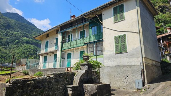 casa indipendente in vendita a Varallo in zona Scopelle