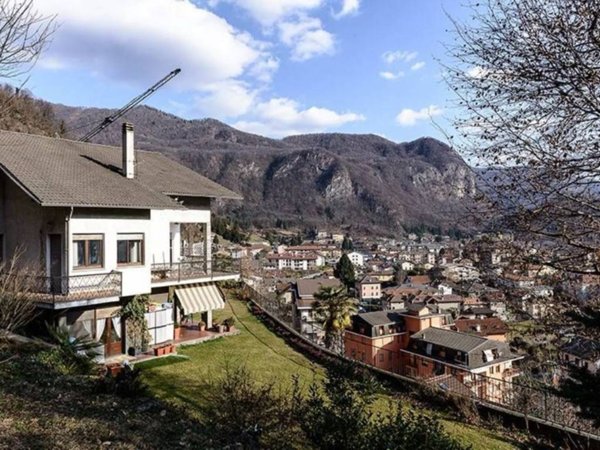casa indipendente in vendita a Varallo