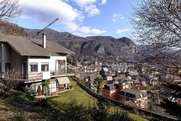 casa indipendente in vendita a Varallo