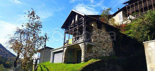 casa indipendente in vendita a Varallo