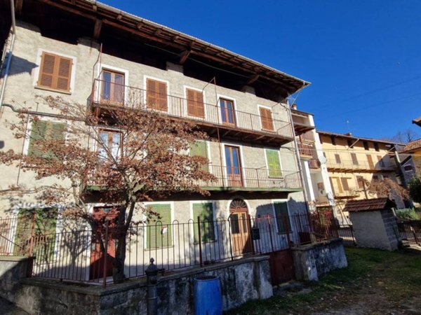 casa indipendente in vendita a Varallo in zona Parone