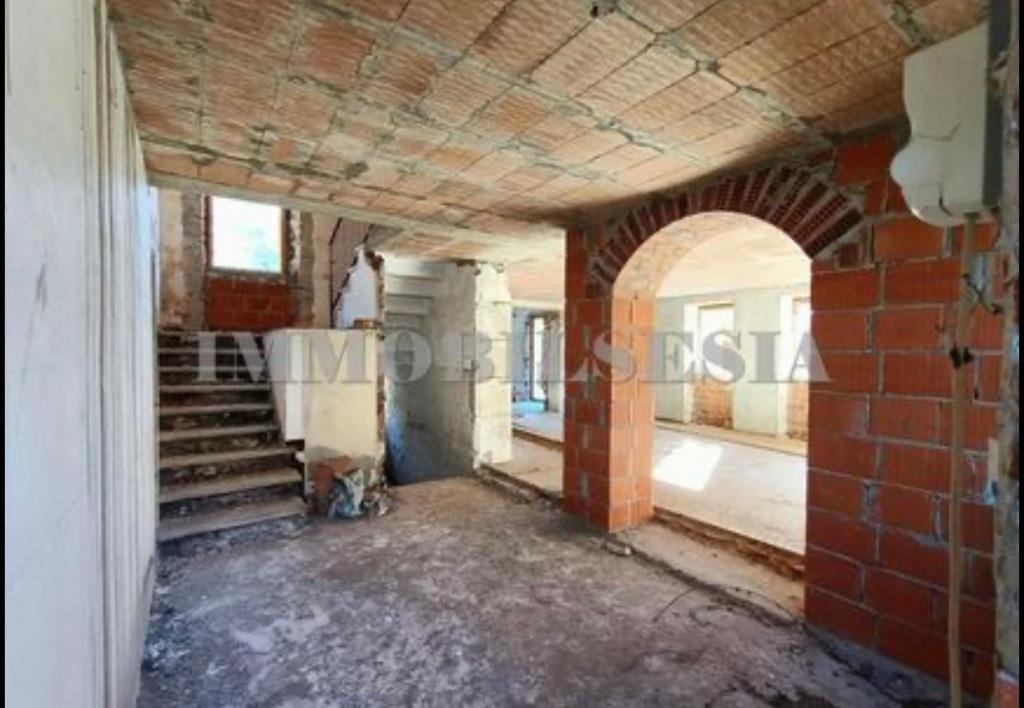 casa indipendente in vendita a Varallo in zona Valmaggia