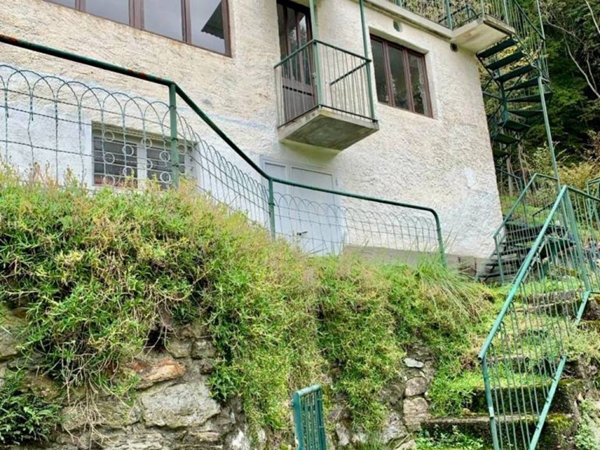 casa indipendente in vendita a Varallo in zona Cervarolo
